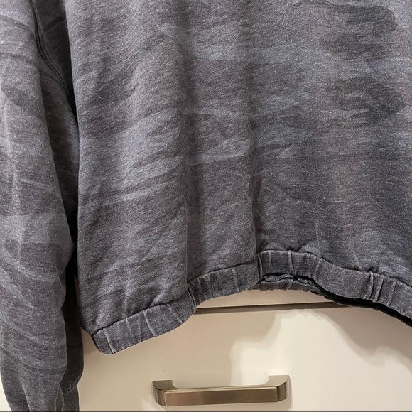 Z Supply dark blue camo relaxed pullover crewneck - Picture 5 of 6